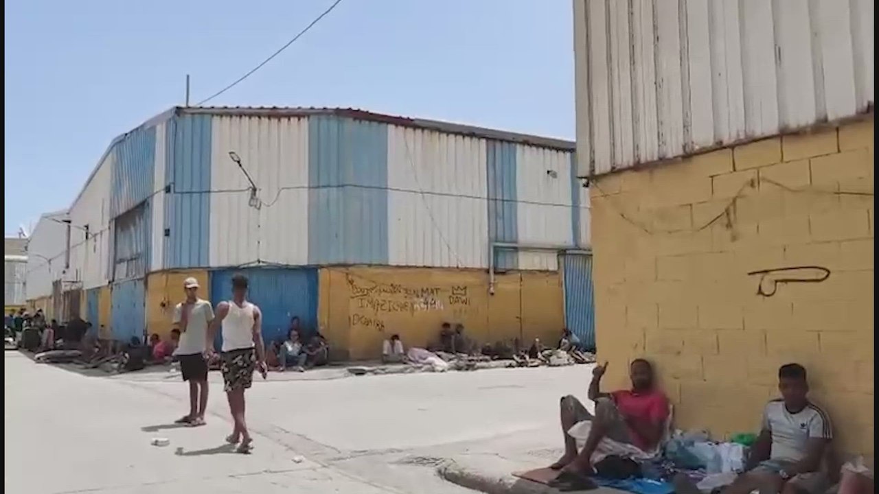 Migrantes menores no acompañados se concentran en el polígono de El Tarajal (Ceuta)