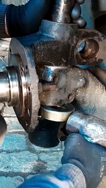 Manutenção no embuchamento do ônibus home