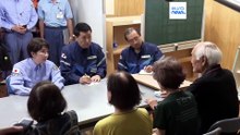 Primeira-ministra japonesa Sanae Takaichi visita área afetada pelo terramoto
