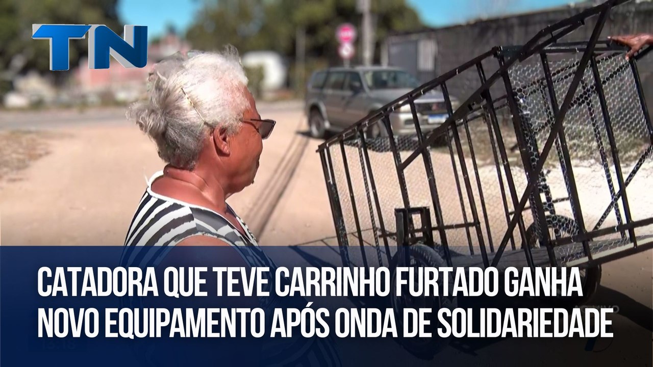 Catadora que teve carrinho furtado ganha novo equipamento após onda de solidariedade
