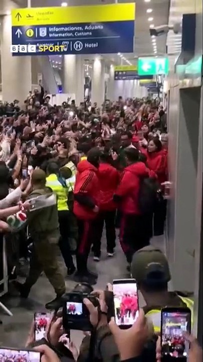 Vozinha provoca locura en su llegada a Chile para jugar con Colo Colo