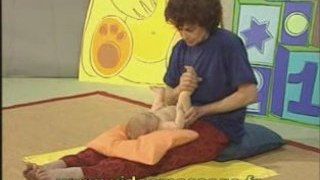 Massage pour bébé agé de 2 mois