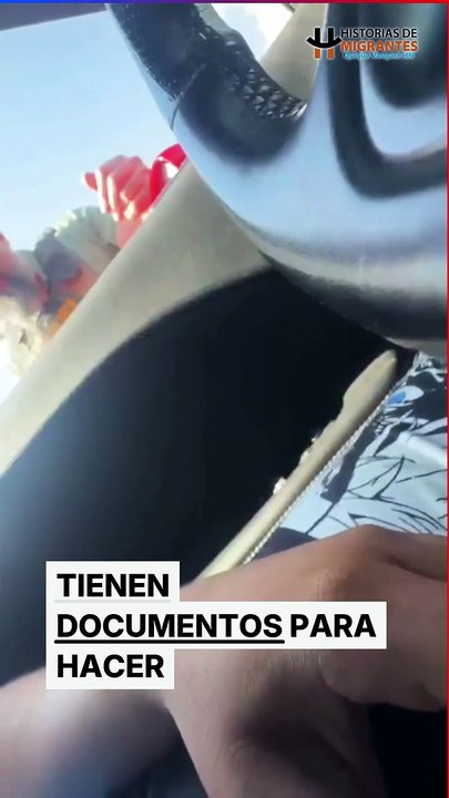 Hondureño encara sin miedo a agente del ICE.