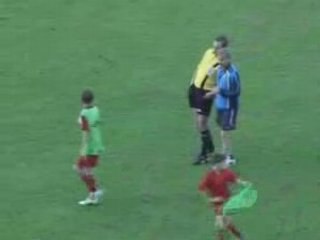 Foot: Un arbitre totalement ivre sur le terrain - Ligue