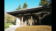 Nonin-ji Temple: A two-tiered garden believed to date from the Momoyama period