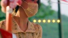 阮稚寧賣澱粉腸時 不小心劃到了溫氏總裁溫崇衍的豪車 迫不得已編造了一個農村單身母親“阮小翠”的身份 誰知這一淳樸人設卻打動了溫崇衍的心_1