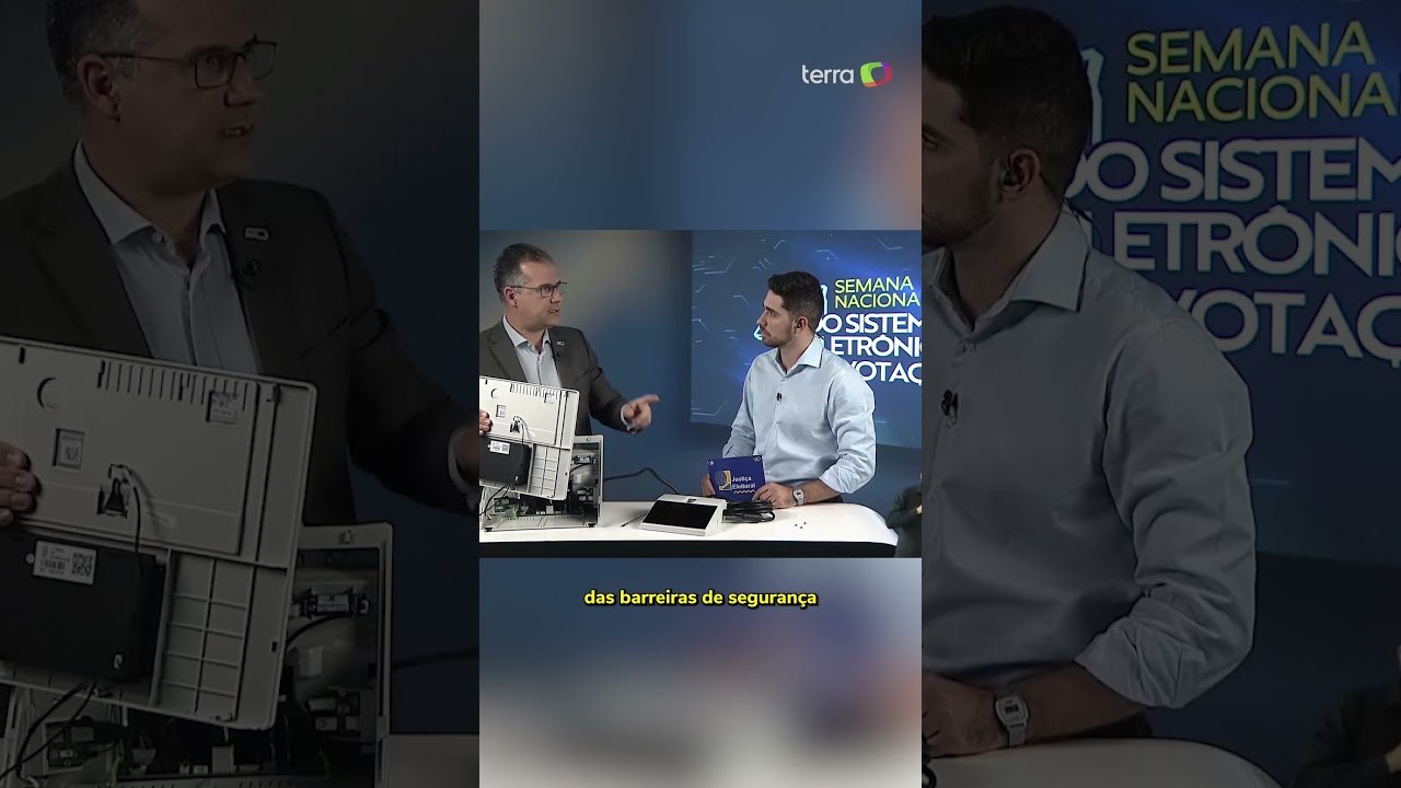 Fonte de alimentação e impressora: veja como é a urna eletrônica por dentro #shorts
