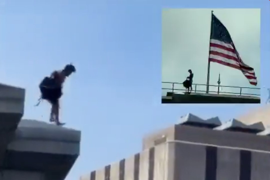 Un hombre sobrevive de forma milagrosa tras lanzarse desde el Puente de Brooklyn