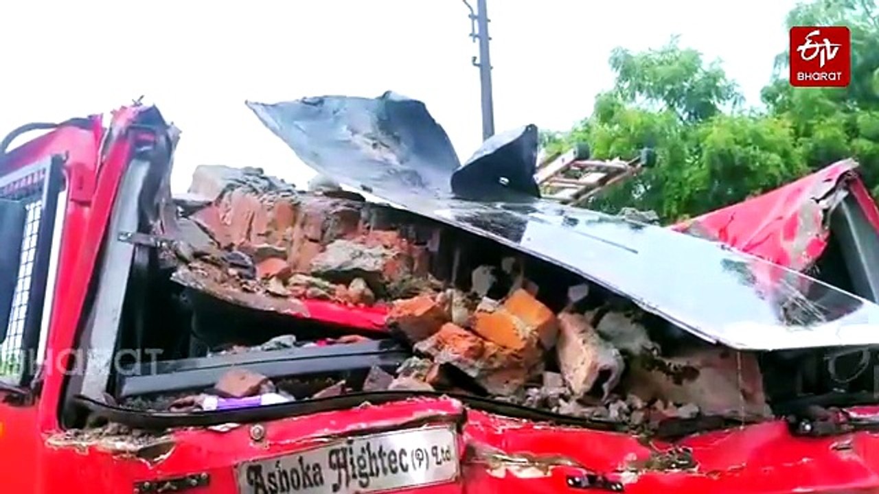 Fire Engulfs Greater Noida Electronic Chip Factory; 2 Firemen Killed As Wall, Iron Beam Collapse During Firefighting Ops