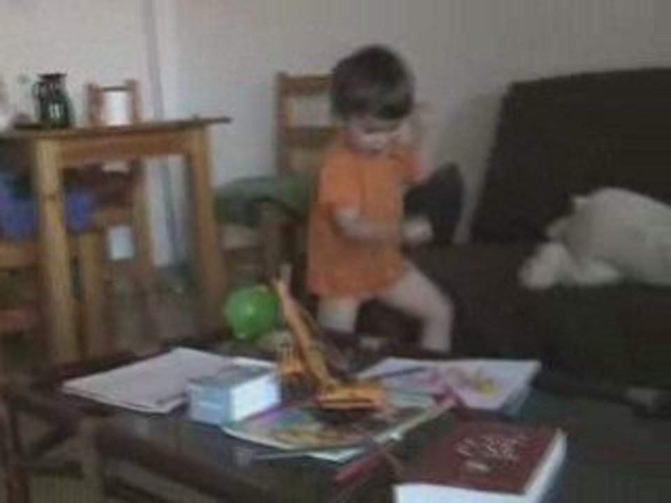 Loulou dance sur manu chao