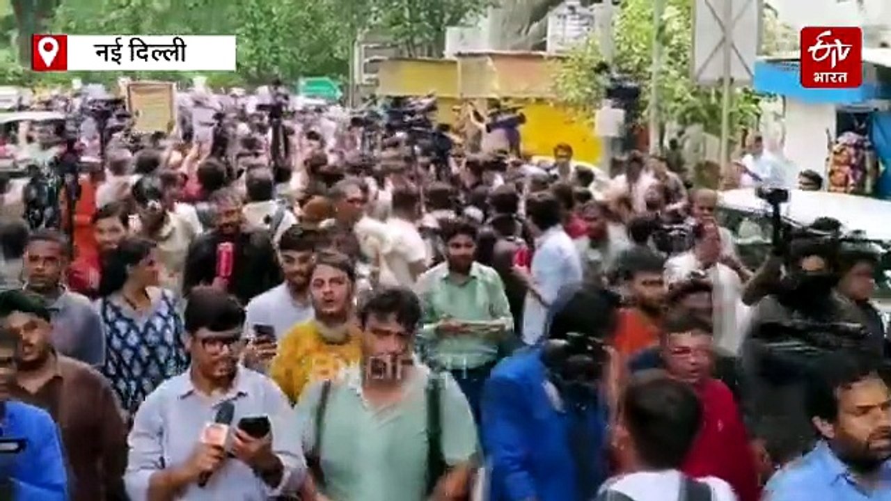 E20 Protest Live: PM आवास के लिए निकले केजरीवाल के मार्च को पुलिस ने रोका, धरने पर बैठे AAP कार्यकर्ता