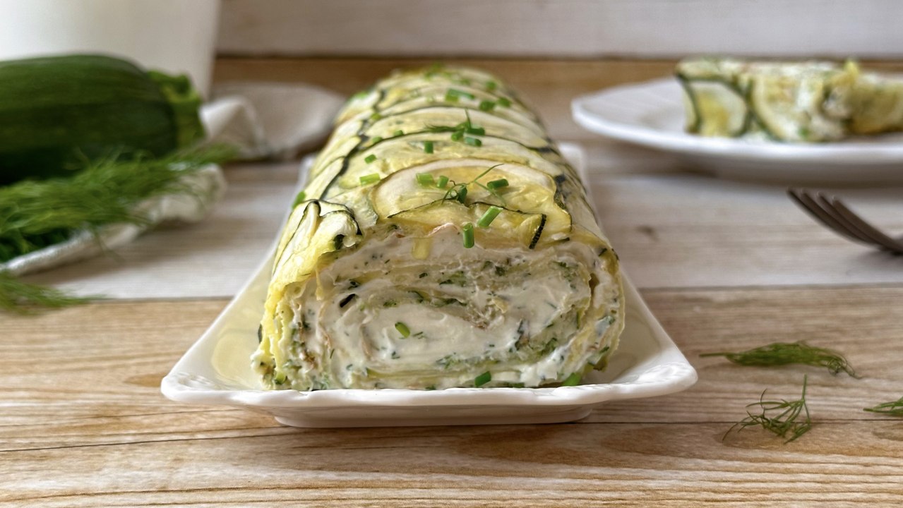 Rollo frío de calabacín y queso crema