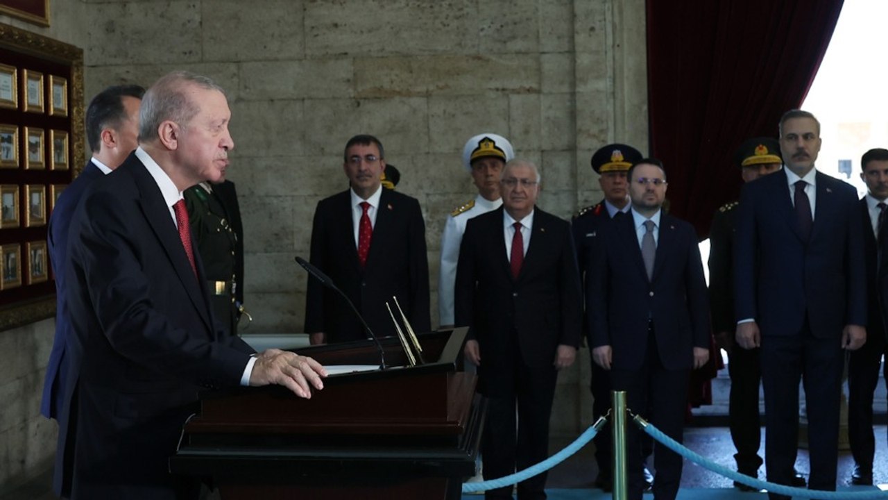 Cumhurbaşkanı Erdoğan: Bayrağımız bu topraklarda bin yıldır dalgalanıyor