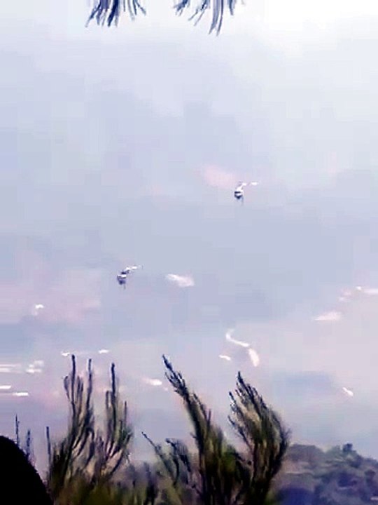 Deux hélicoptères bombardiers d’eau se percutent en plein vol près d’Athènes, deux morts