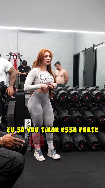 DILERA AVALIANDO SHAPE DA RUIVA