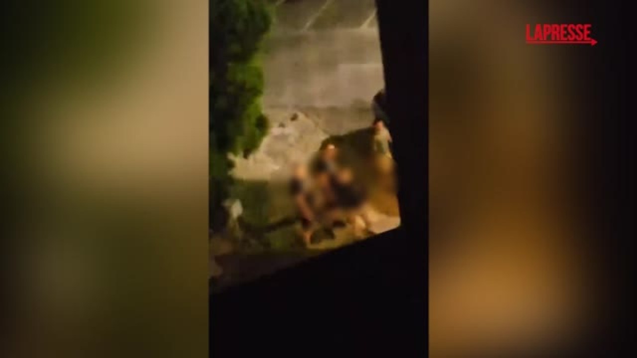 «Sieg Heil» e saluti nazisti: naziskin assaltano un hotel che ospita adolescenti ebrei italiani