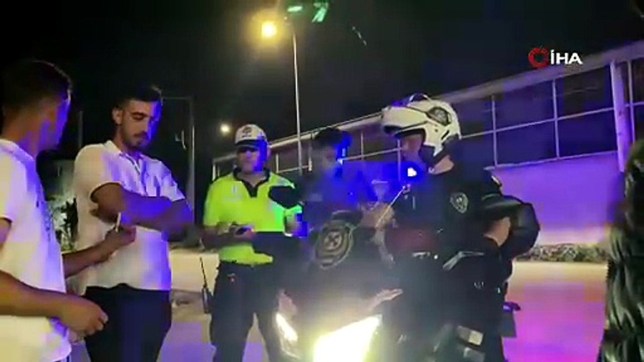 Alkollü yakalanan ehliyetsiz trafik canavarı trafik polislerine öyle bir yalan söyledi ki...