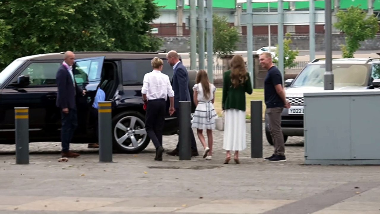 Princess Kate leaves Prince William waiting for a chat with Sir Chris Hoy