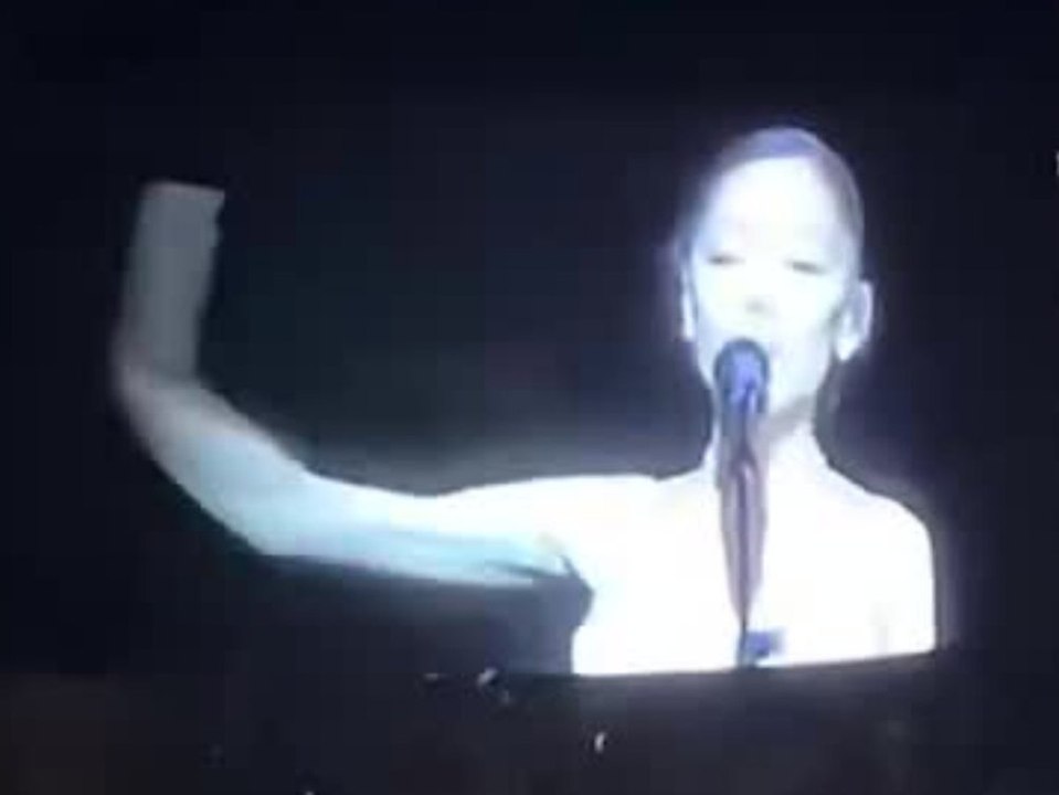 Auf der Bühne: Ariana Grande erklärt Fans ihre Pause