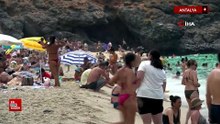 Antalya'da tatilciler deniz ve güneşin tadını çıkardı