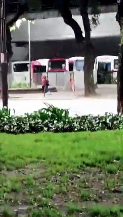 Así caminó Candela Arizaga por las calles de Belgrano tras denunciar a Facundo Moyano