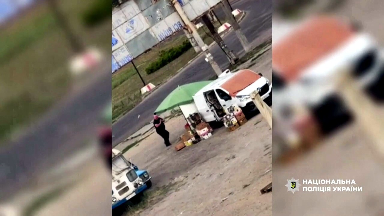 VÍDEO: Un dron ruso persigue y ataca a un civil en un mercado en Jersón (Ucrania)