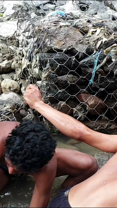cast net fishing in Nepal |