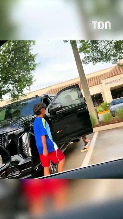 Un homme croise Messi par hasard en sortant d’un magasin
