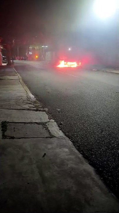 Delincuentes realizan ataques incendiarios en Villahermosa