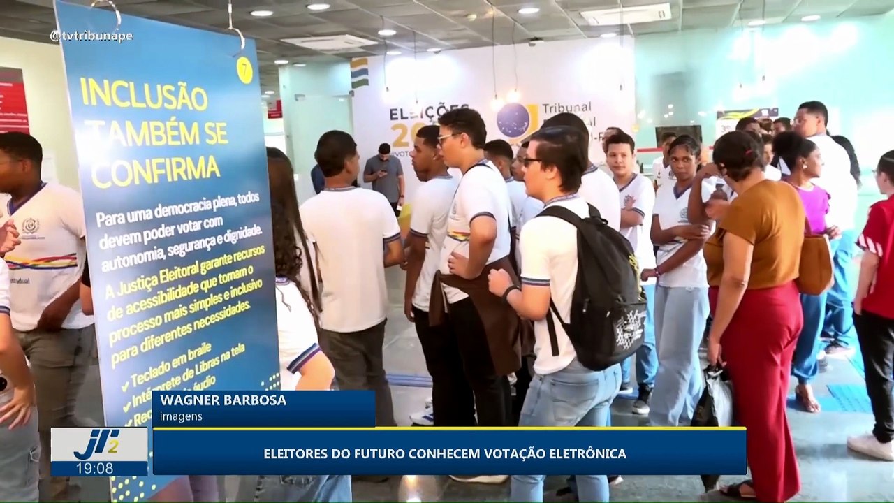 Eleitores do futuro conhecem votação eletrônica
