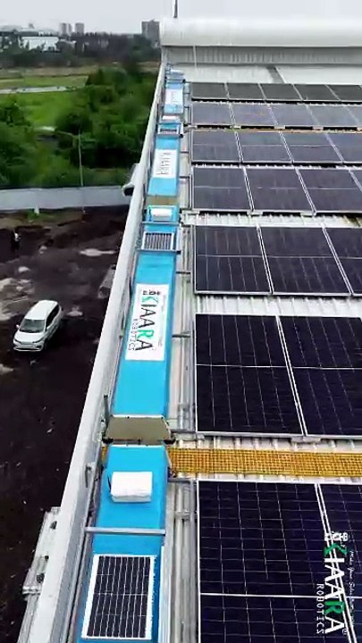 Solar panels automatically clean robots