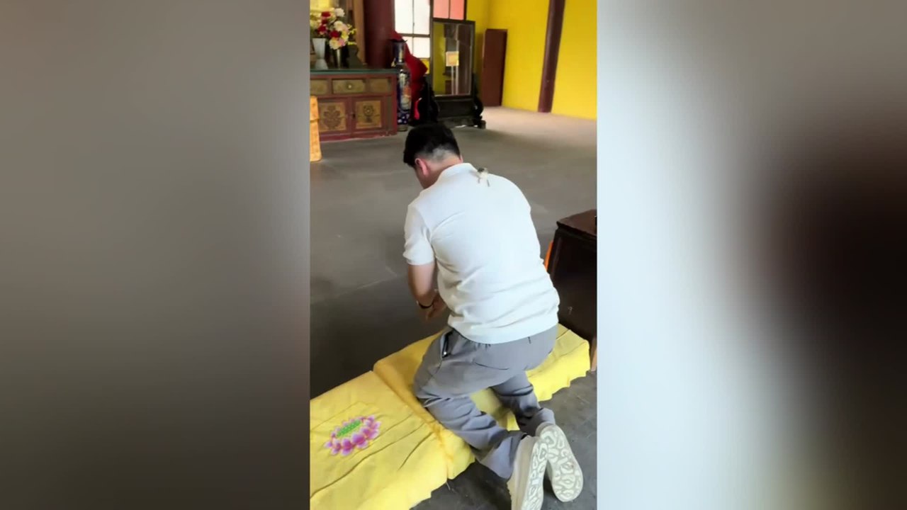 Tiny Bird Refuses to Leave Man's Shoulder During Temple Visit