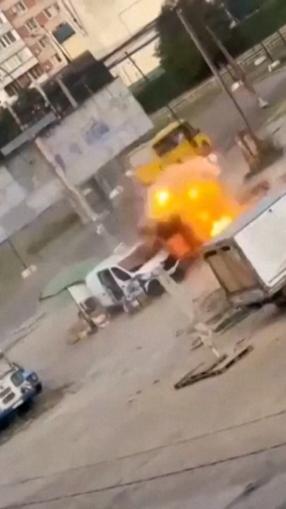 Un dron suicida persigue y ataca un civil ucranio