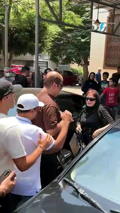 هاني رمزي ولبلبة وخالد زكي وصبري فواز والعديد من نجوم الفن في جنازة شقيق الفنان #محمد_هنيدي