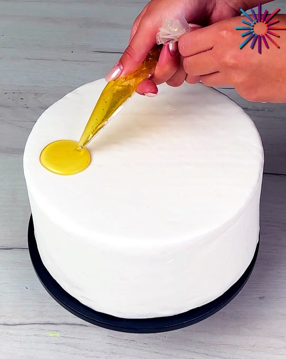 Fun and creative balloon cake decorations! 🎈🎂