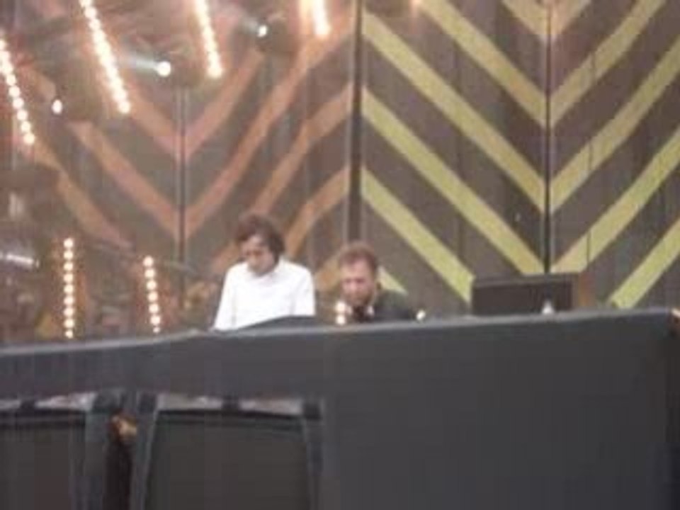 2manyDJs