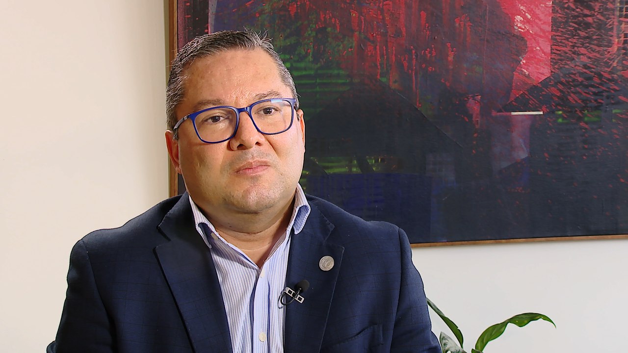¿Es posible fusionar las cinco universidades públicas en una?