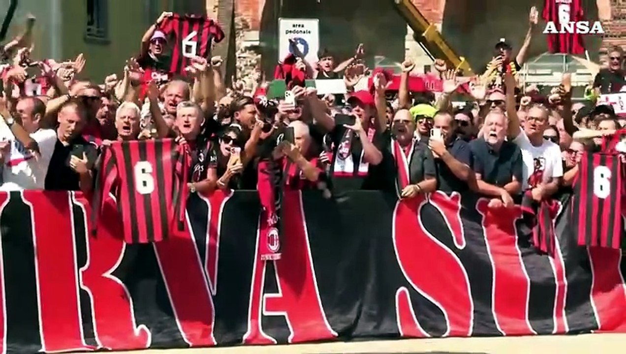 Baresi, i tifosi del Milan si stringono intorno al loro ex capitano