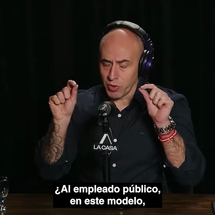 Javier Milei habló con Esteban Trebucq y se expresó en relación a los salarios de los empleados públicos