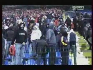 Tải video: Hooligans Fc - Pologne 4.4 Reportage sur Les Hooligans