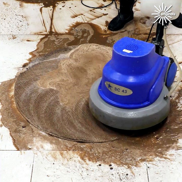 From brown to white: A satisfying rug cleaning! ✨