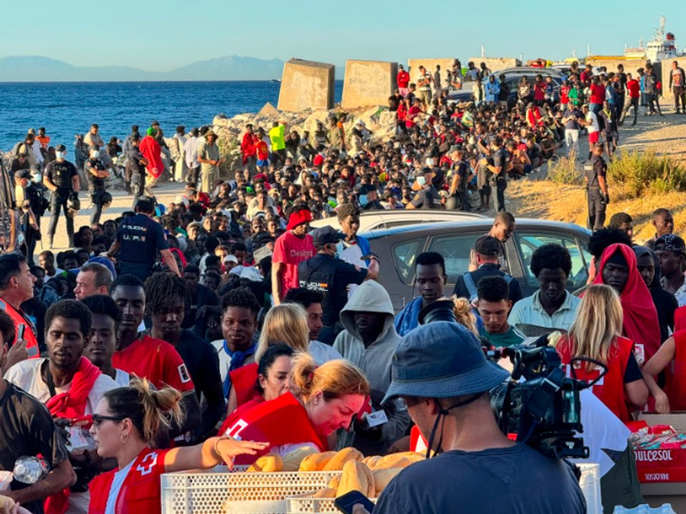 Así se encuentran las calles de Ceuta tras la llegada masiva