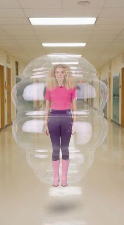 I’m Justyna Davis AKA Bubble Girl 👩🏼