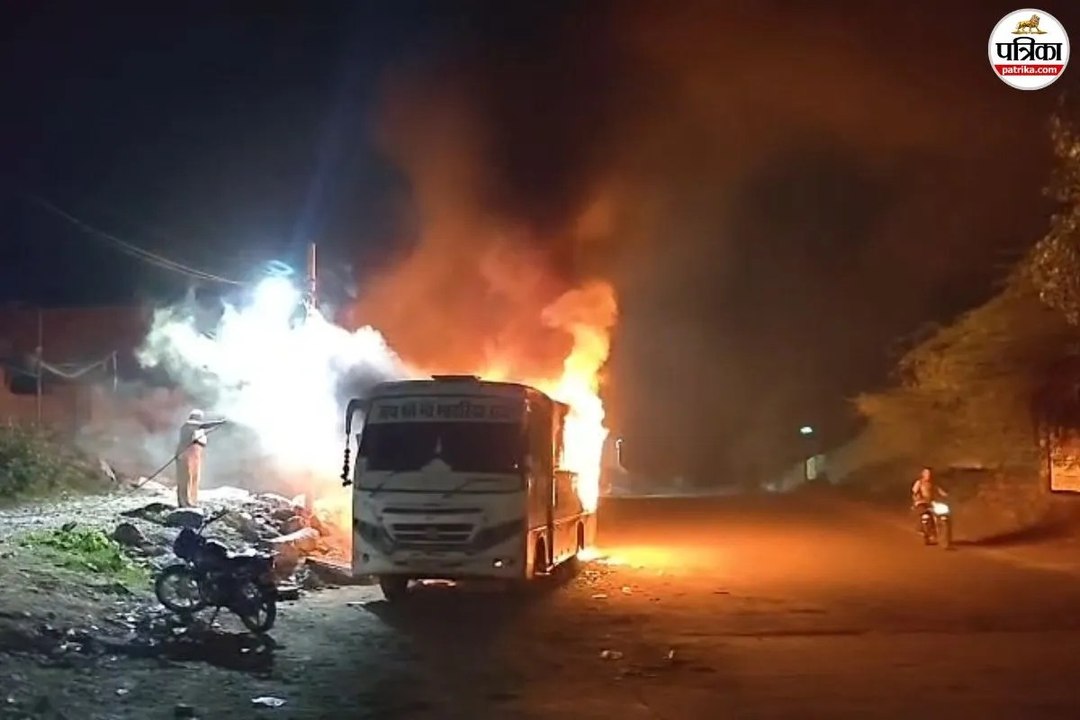 Jodhpur: 'हफ्ता नहीं दिया तो आधी रात को लगा दी आग', हिस्ट्रीशीटर पर आरोप, दोनों बसें जलकर राख