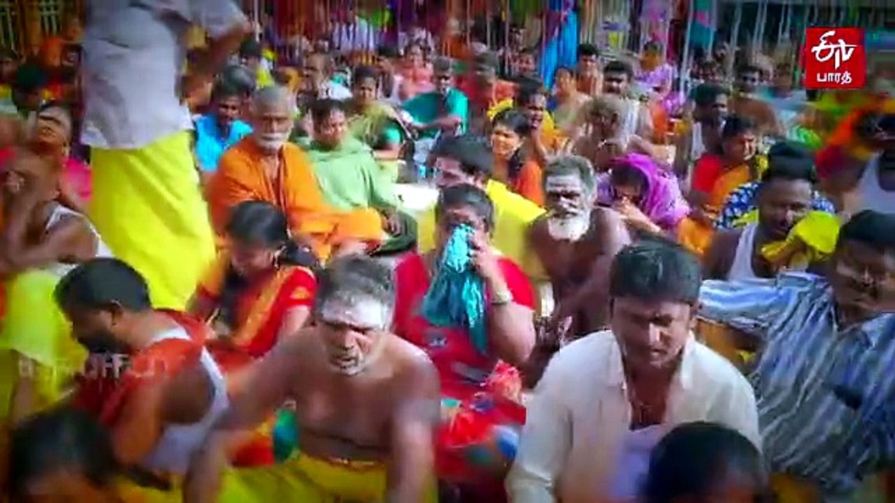 ஆடிப்பெருக்கு திருவிழா: தலையில் தேங்காய் உடைத்து நூதன முறையில் பக்தர்கள் நேர்த்திக்கடன்
