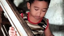 Naay toy car si Isaiah