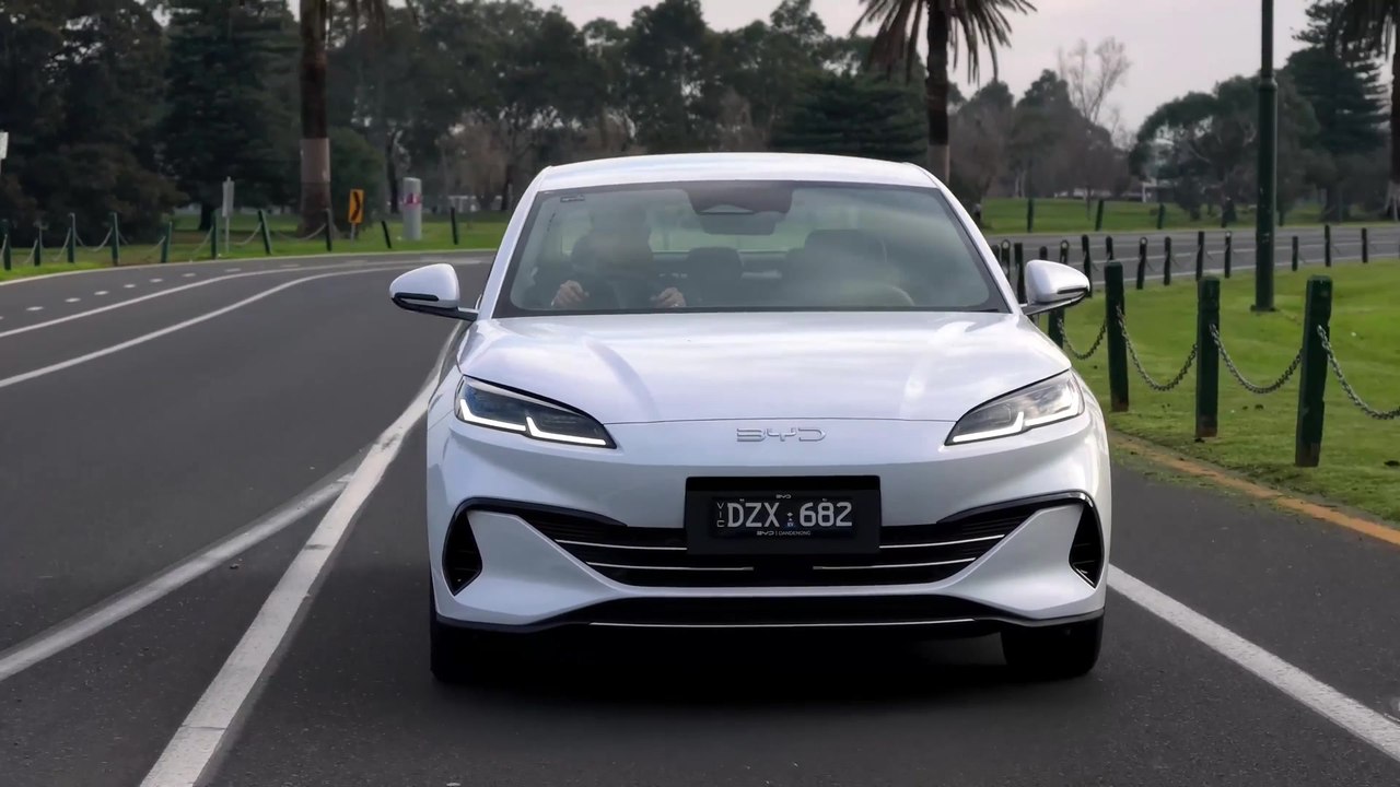 BYD Seal 6 Sedan Driving Video