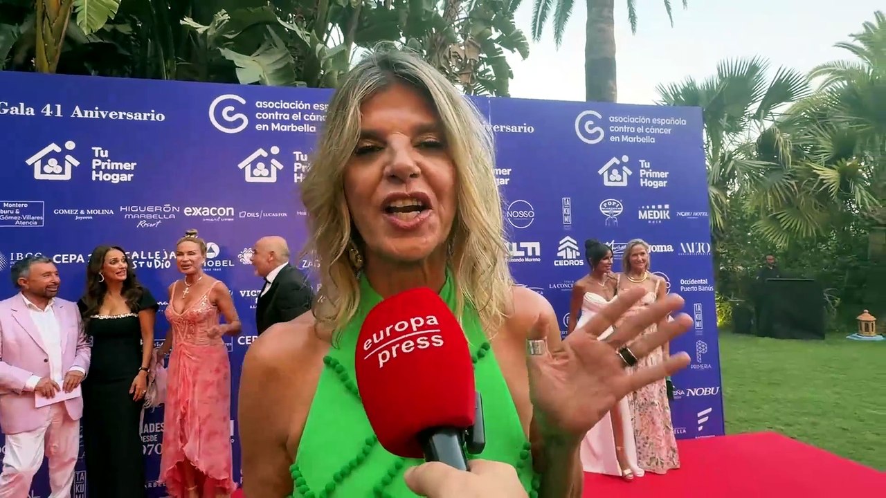 Arantxa de Benito, muy esquiva, evita pronunciarse sobre las polémicas de la familia Campos: "En vacaciones no se ve la tele, está prohibido. No me informo prácticamente de nada"