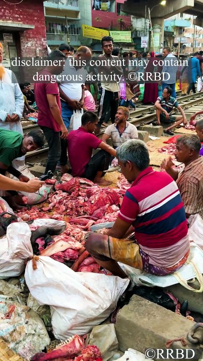 Dirty meat market on the tracks! 🥩😷🛤️