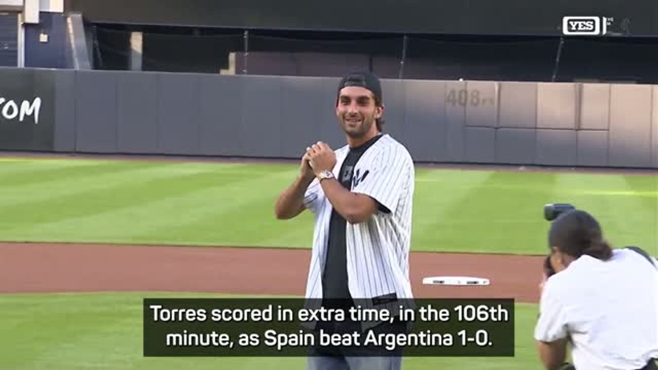 World Cup hero Ferran Torres throws first pitch at Yankee Stadium